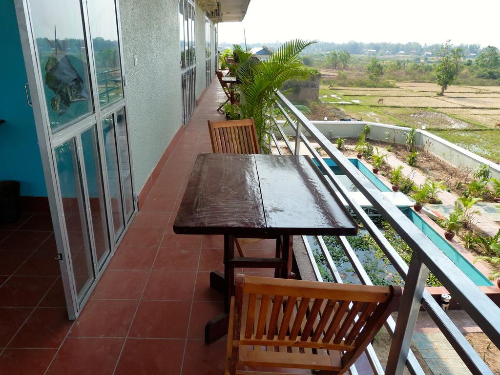 River Dolphin Hotel Kratie Exterior foto