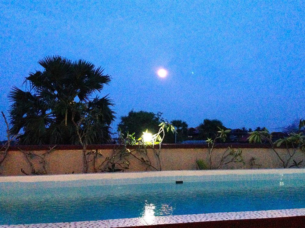 River Dolphin Hotel Kratie Exterior foto
