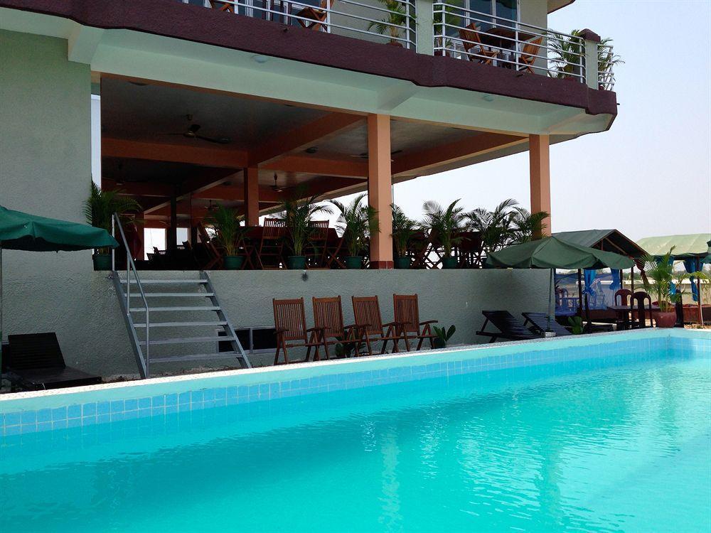 River Dolphin Hotel Kratie Exterior foto