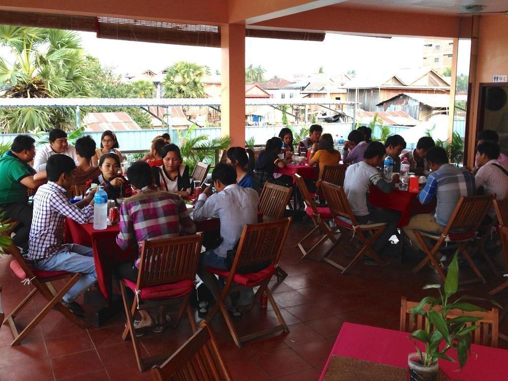 River Dolphin Hotel Kratie Exterior foto