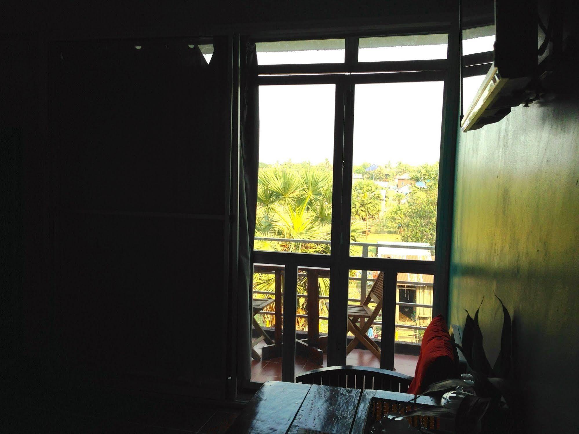 River Dolphin Hotel Kratie Exterior foto